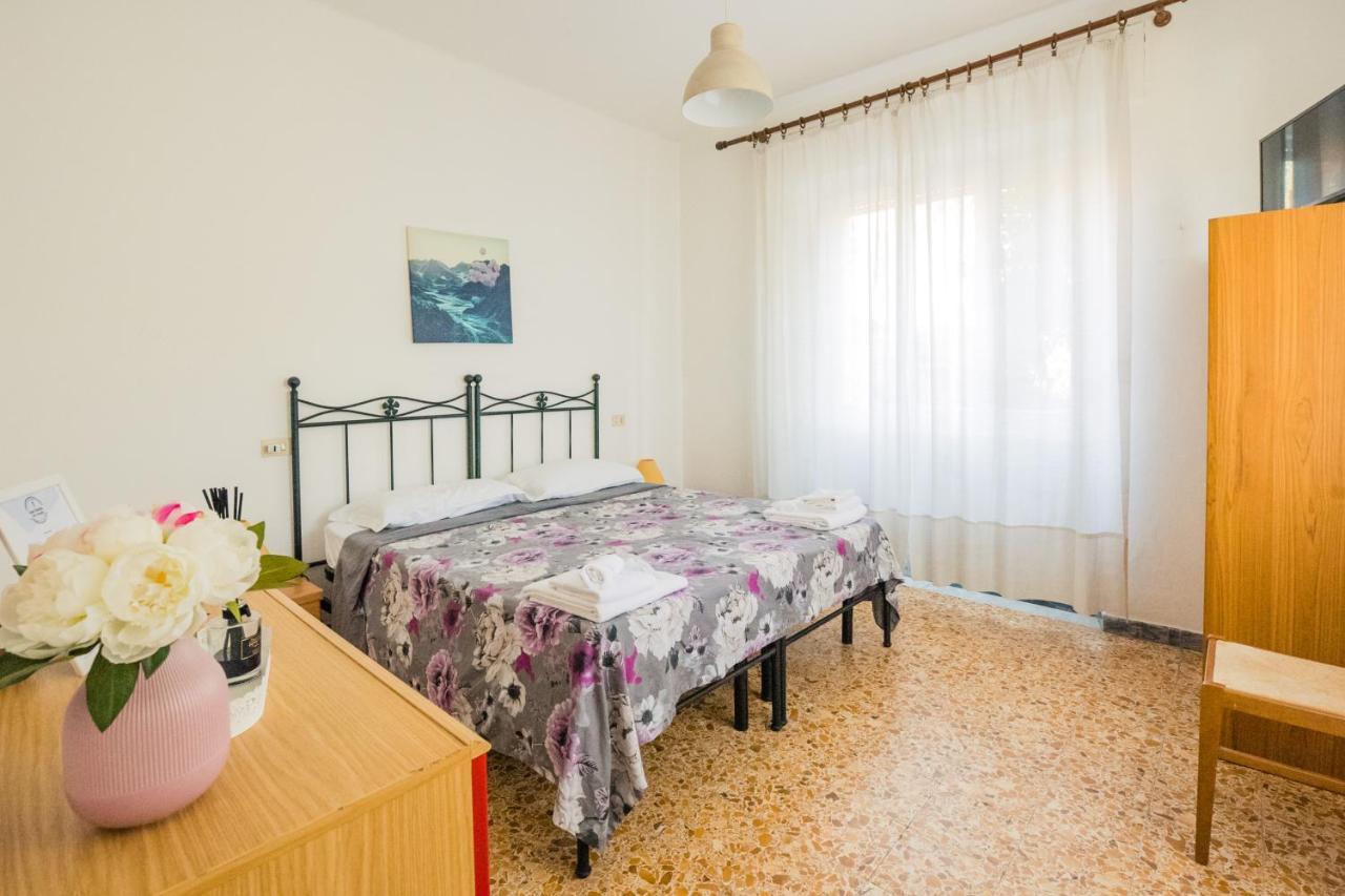 Casa Violetta Bed & Breakfast Marina di Massa Exterior foto